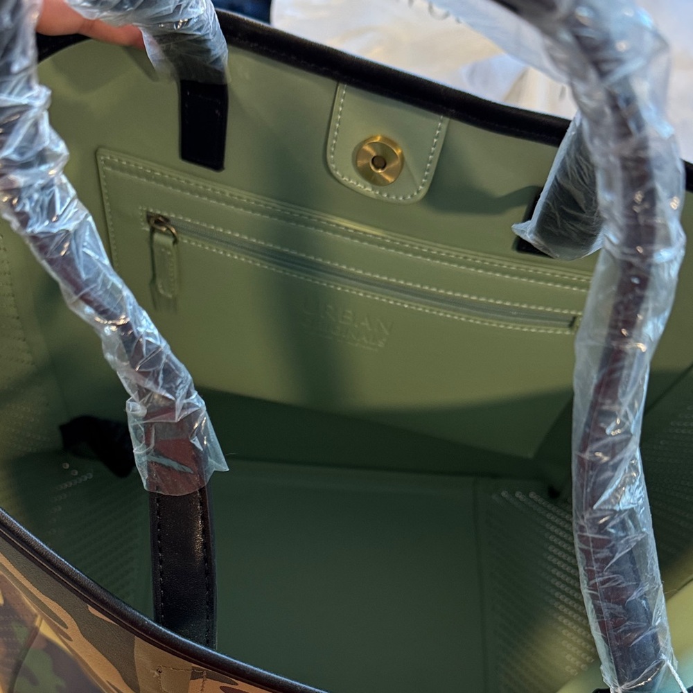 Urban Originals Green Camouflage Tote - Picture 2 of 2